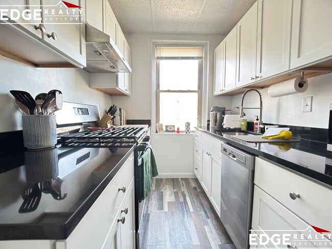 Building Photo - 120 Brainerd Rd