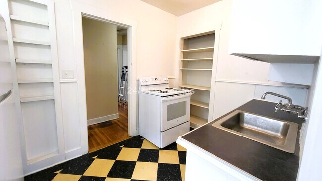 Foto del edificio - Vintage 1 BD | 1 BA End Unit - Hawthorne B...