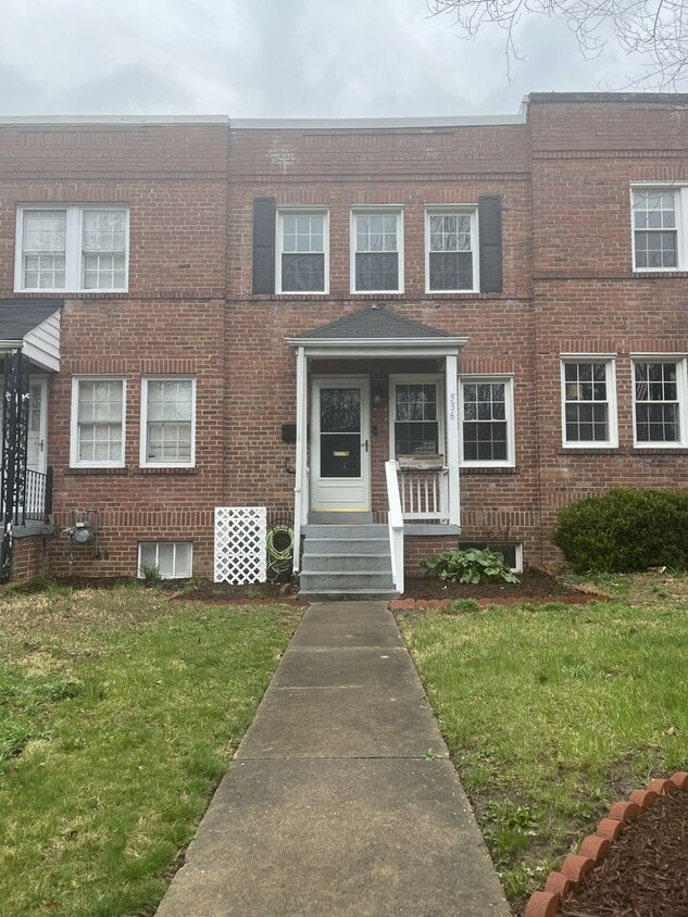 Photo - Alexandria/Del Ray - 536 E Nelson Avenue - $3,695.00