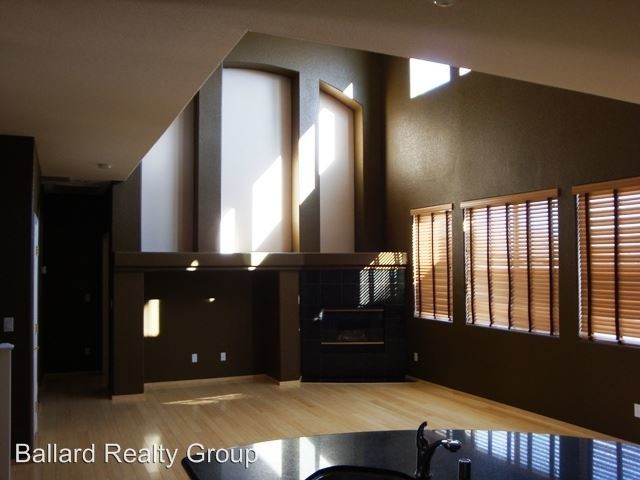 Building Photo - 3 br, 3.5 bath House - 4324 Baker Hill Street