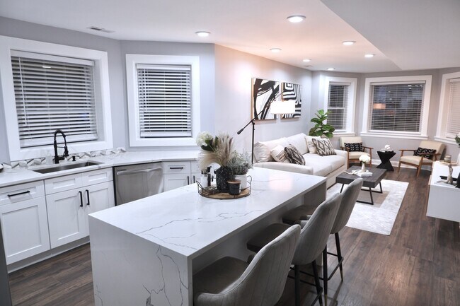 Foto del edificio - 2944 N Ridgeway Ave