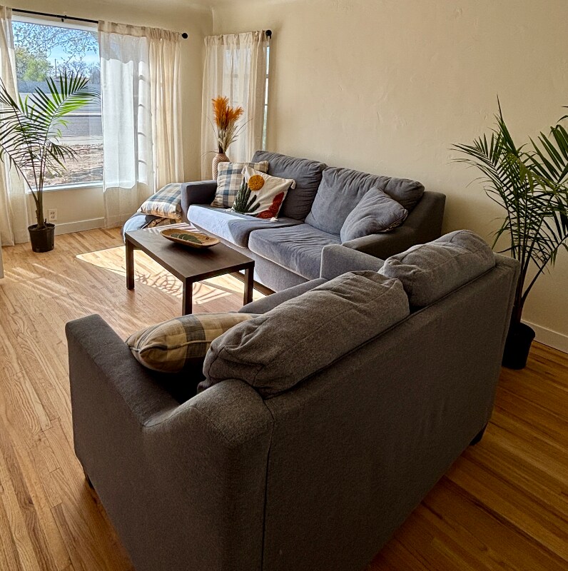 Foto principal - 780 N Monterey Ave