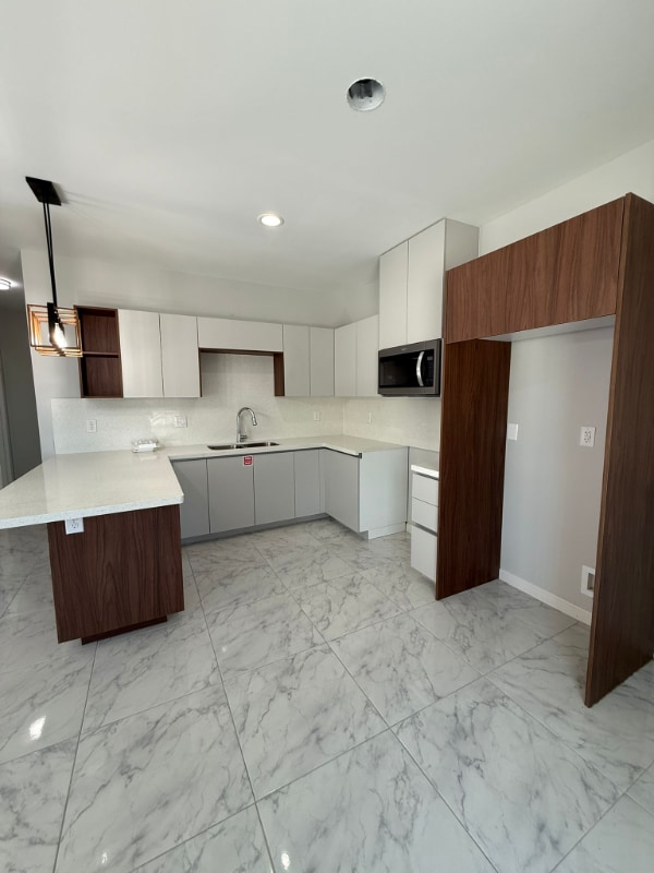 Foto del edificio - 905 W 8th St