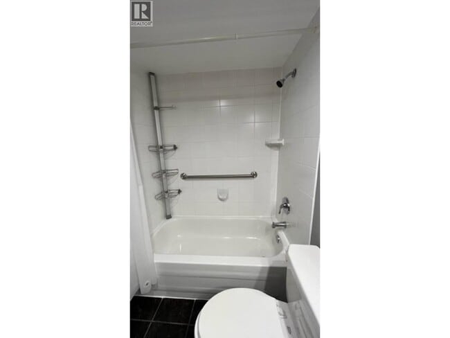 Building Photo - 737 Robinson St