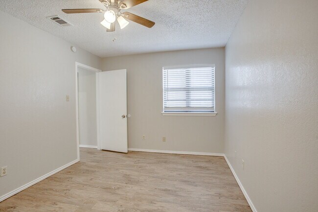 Building Photo - Very Nice 3 Bedroom in Wolfforth!