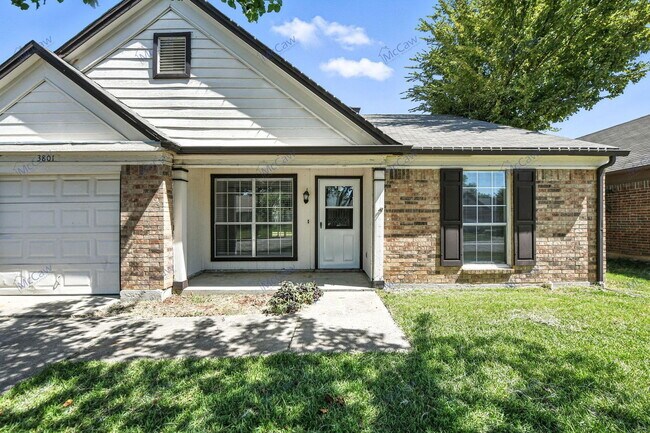 Foto del edificio - 3801 Huckleberry Dr