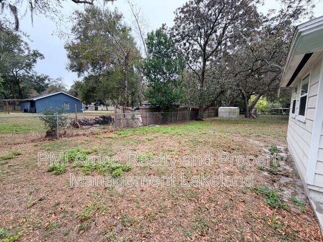 Foto del edificio - 1009 N Forbes Rd