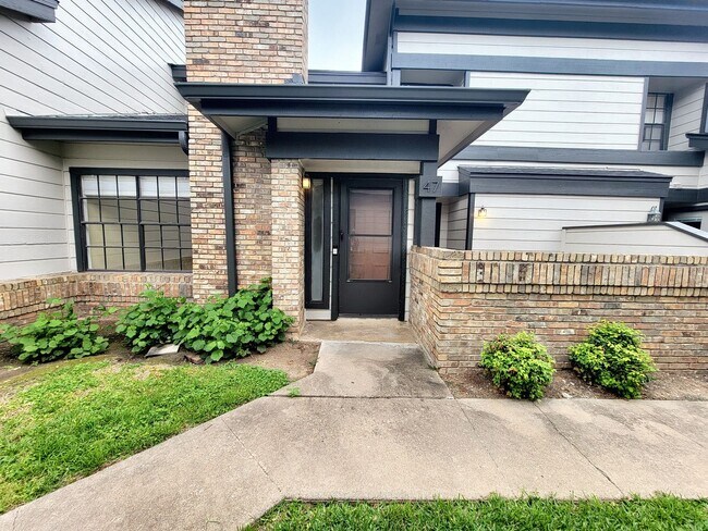 Foto del edificio - Modern and Cozy 2/BR 2/BA Home in Gated Co...