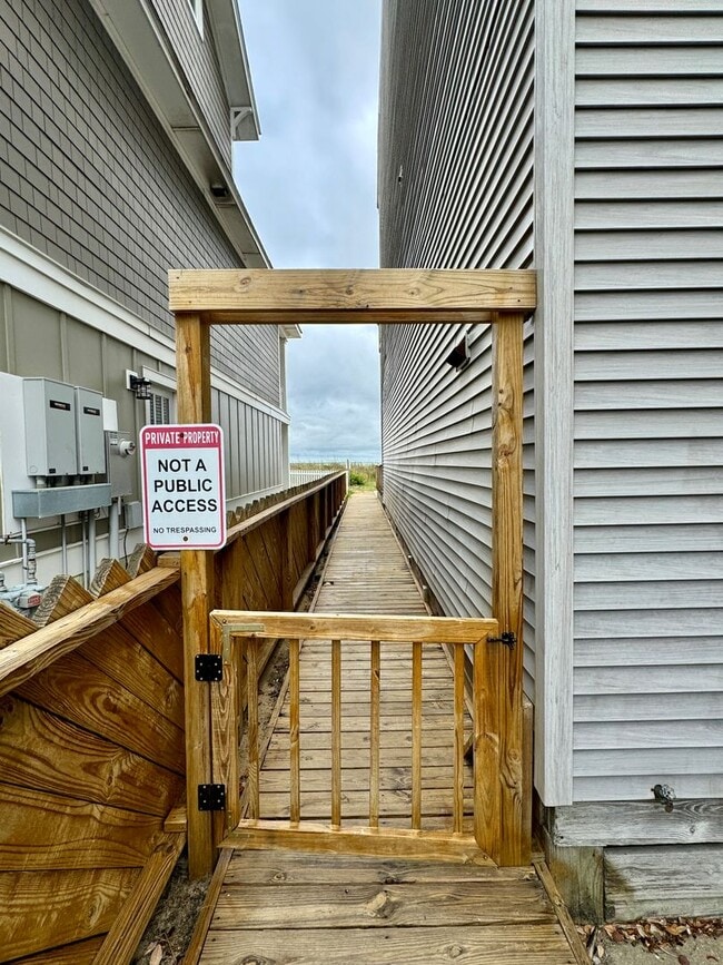 Building Photo - Beach Lovers!