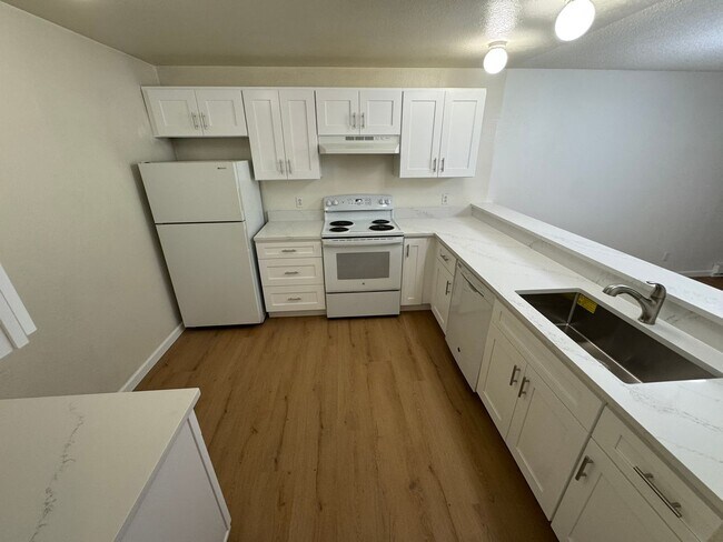 Building Photo - 1Bd/1Ba Redmond Condo