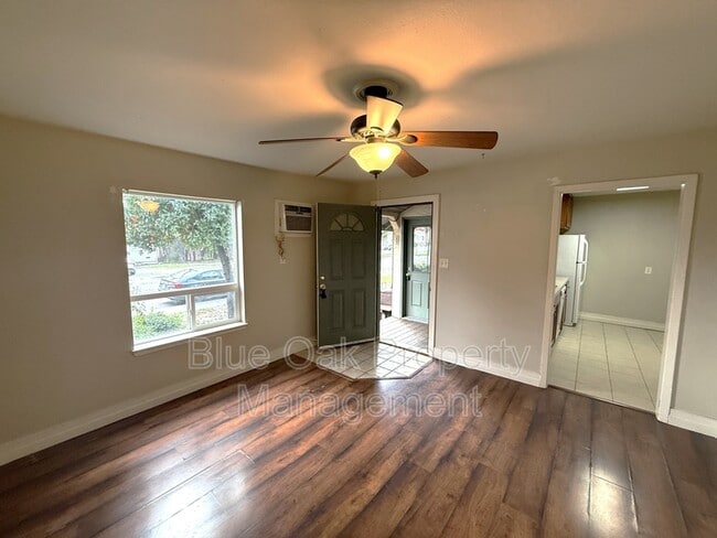 Building Photo - 390 Ash St