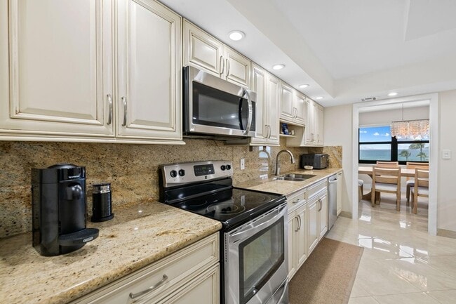 Foto del edificio - 4900 N Ocean Blvd
