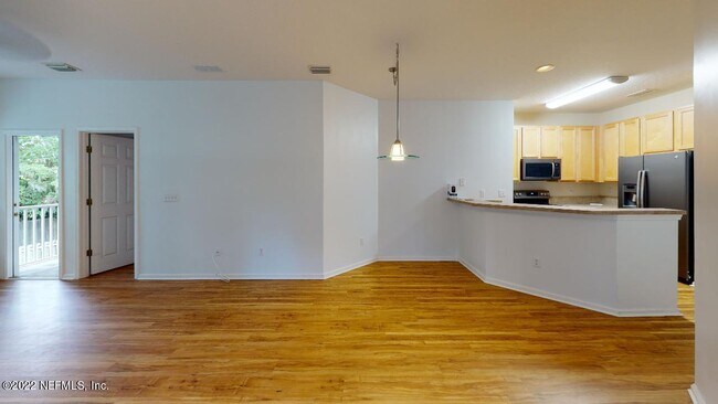 Building Photo - 3884 Summer Grove Way S