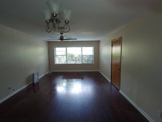 Building Photo - 4710 Tonawanda Dr