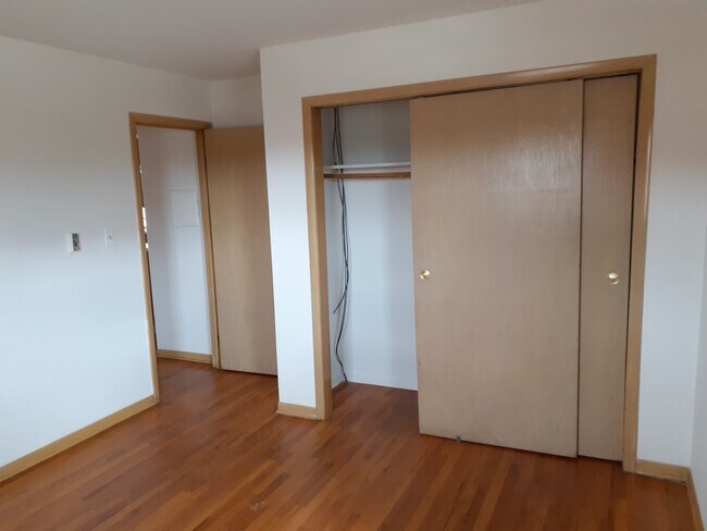 Bedroom 1 - 9454 Glenlake Ave