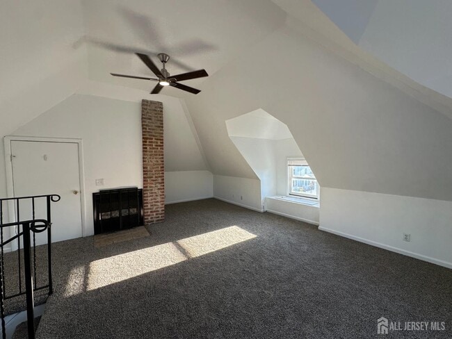 Building Photo - 511 Grove St