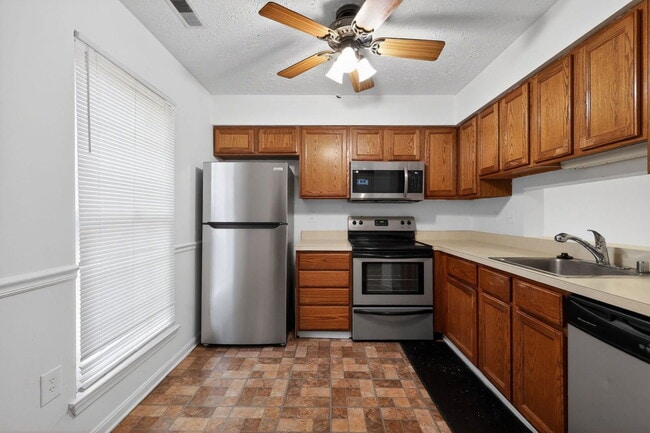 Photo - 2710 Red Oak Ln Townhome