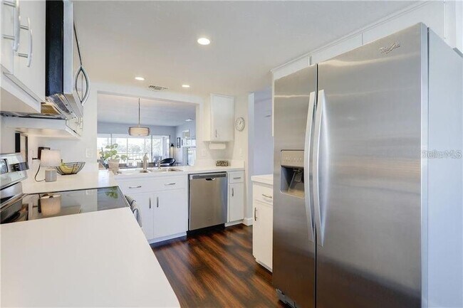 Foto del edificio - 5210 Wedgewood Ln