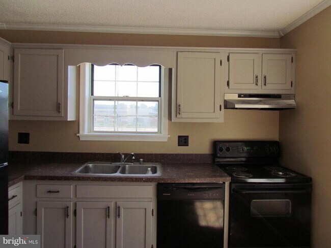 Building Photo - 45742 Military Ln