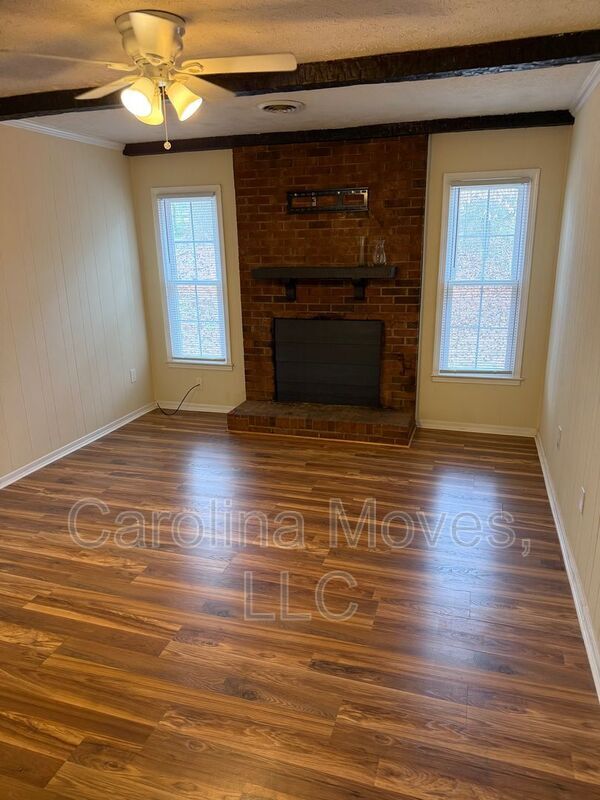 Foto del edificio - 11 Cooperfield Ave