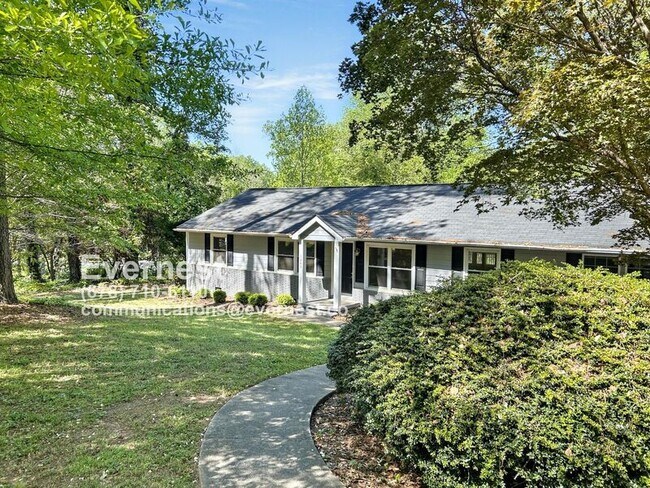 Foto del edificio - 1345 Twin Oaks Cir SE