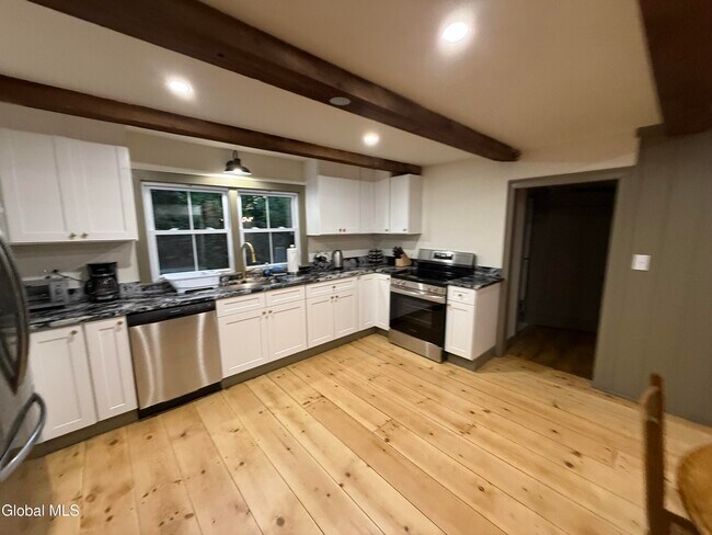 Foto del edificio - 2147 Rowley Rd