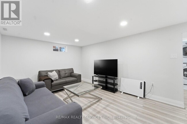 Building Photo - 1305 Consort Crescent