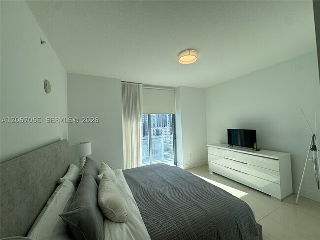 Foto del edificio - 1111 SW 1st St