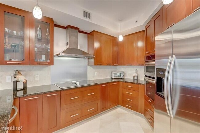 Building Photo - 2 br, 2 bath Condo - 2409 N Ocean Blvd Apt...