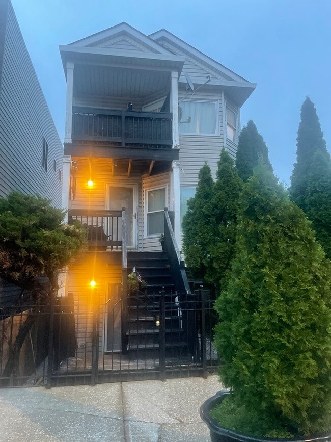 Building Photo - 1829 S Carpenter St