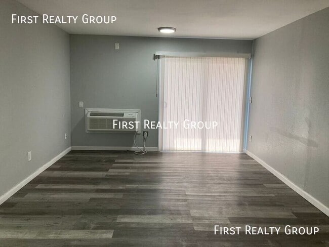 Building Photo - 305 N Broadway-#3