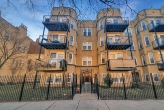 Building Photo - 2531 W Berwyn Ave