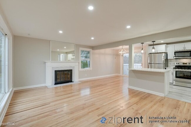 Building Photo - 3 br, 2 bath House - 8360 10th Avenue Nort...