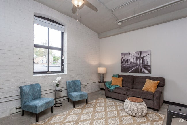 Building Photo - 736 Federal St