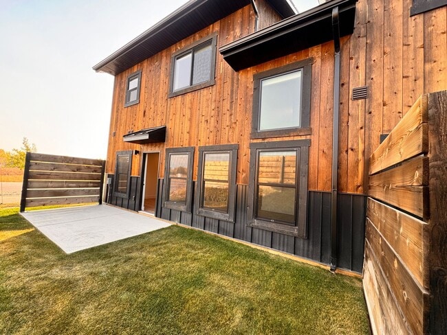 Building Photo - Modern, Spacious 3-Bedroom Townhome in the...