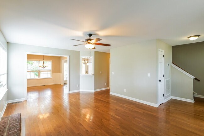 Foto del edificio - 2817 Sutherland Dr