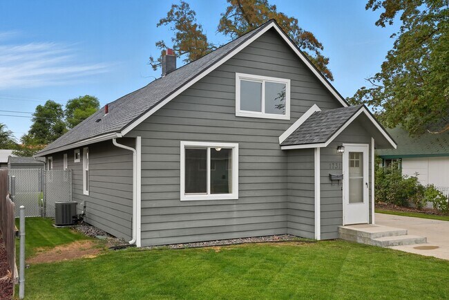 Foto del edificio - 1731 E Sanson Ave