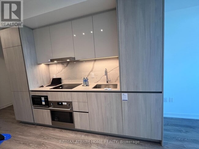 Building Photo - 8 Interchange Wy