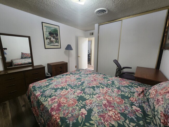 Foto del edificio - 23750 Hartland St