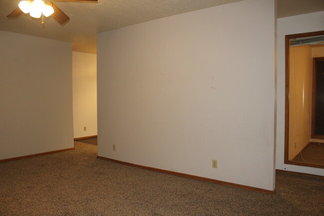 Upstairs Living Area - 360 800 E