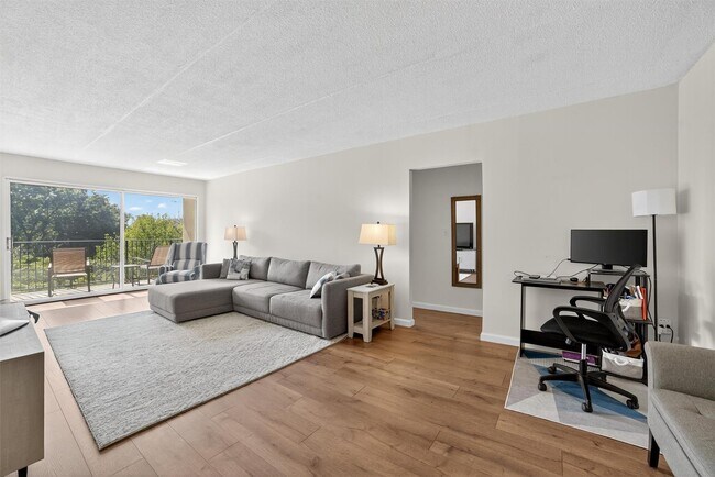 Foto del edificio - 130 Colonial Pkwy