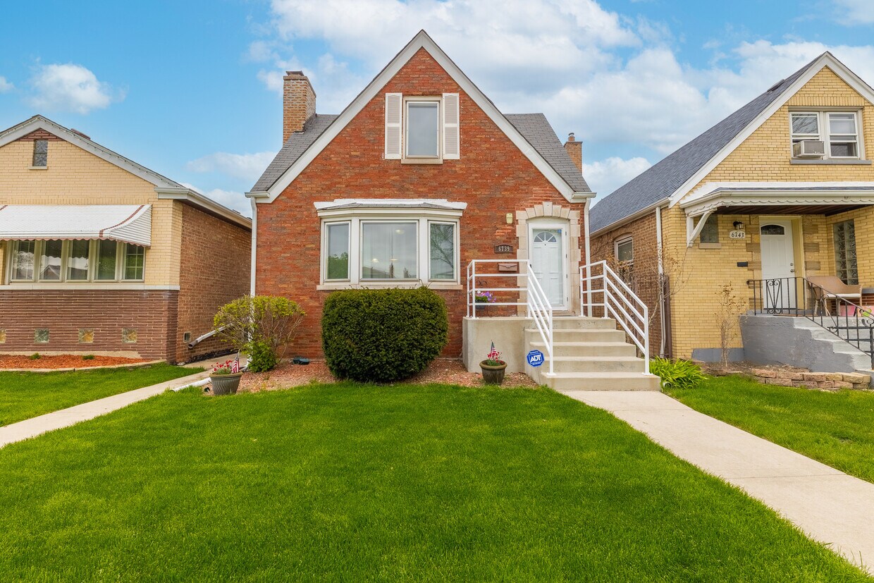 6739 S Kilbourn Ave, Chicago, IL 60629 House Rental in Chicago, IL