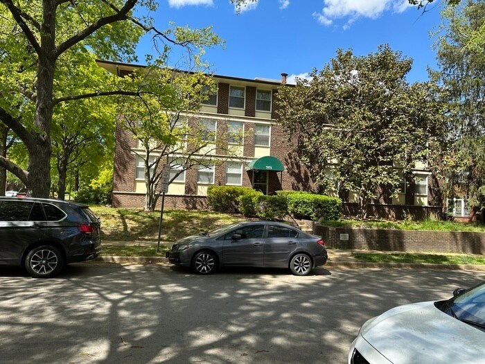 7571 Wellington Way Unit 3A, Clayton, MO 63105 Condo for Rent in Clayton, MO