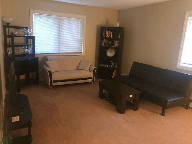 Foto del edificio - 1015 Oakcrest St