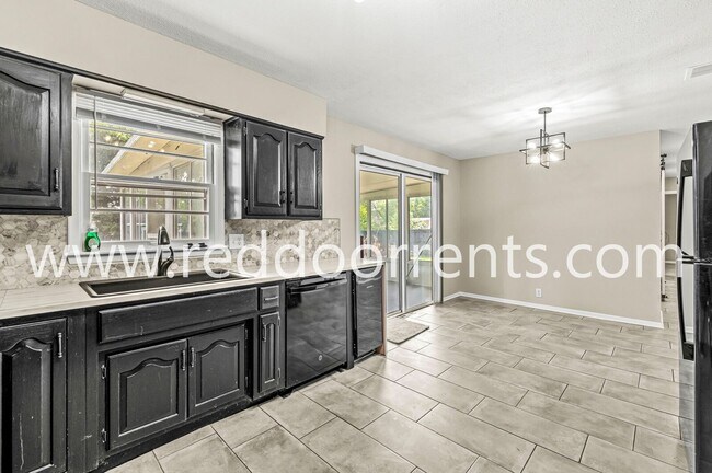 Building Photo - Coming Soon! Charming 3-Bed Home with Fenc...