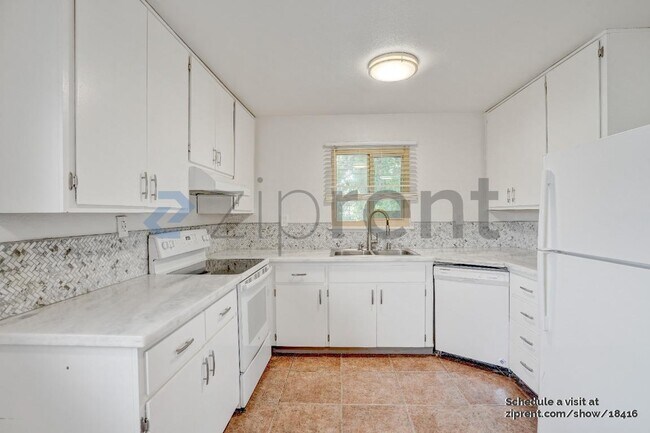 Foto del edificio - 219 Evans Ave