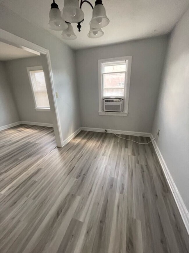 Building Photo - Beautiful 2 Bed Home! Highland School Dist...