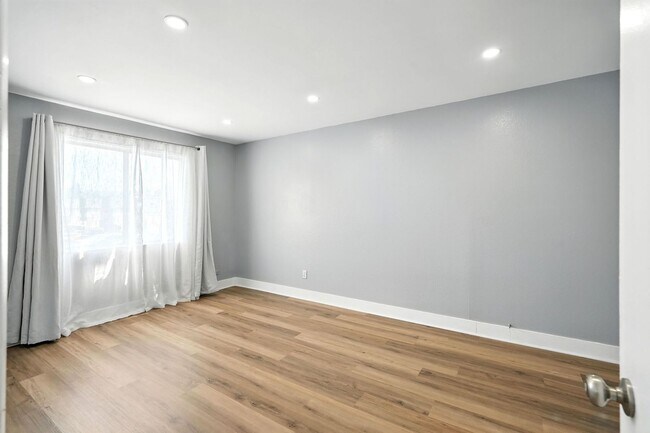 Foto del edificio - Charming 2BR + 1BA Condo in Tarzana availa...