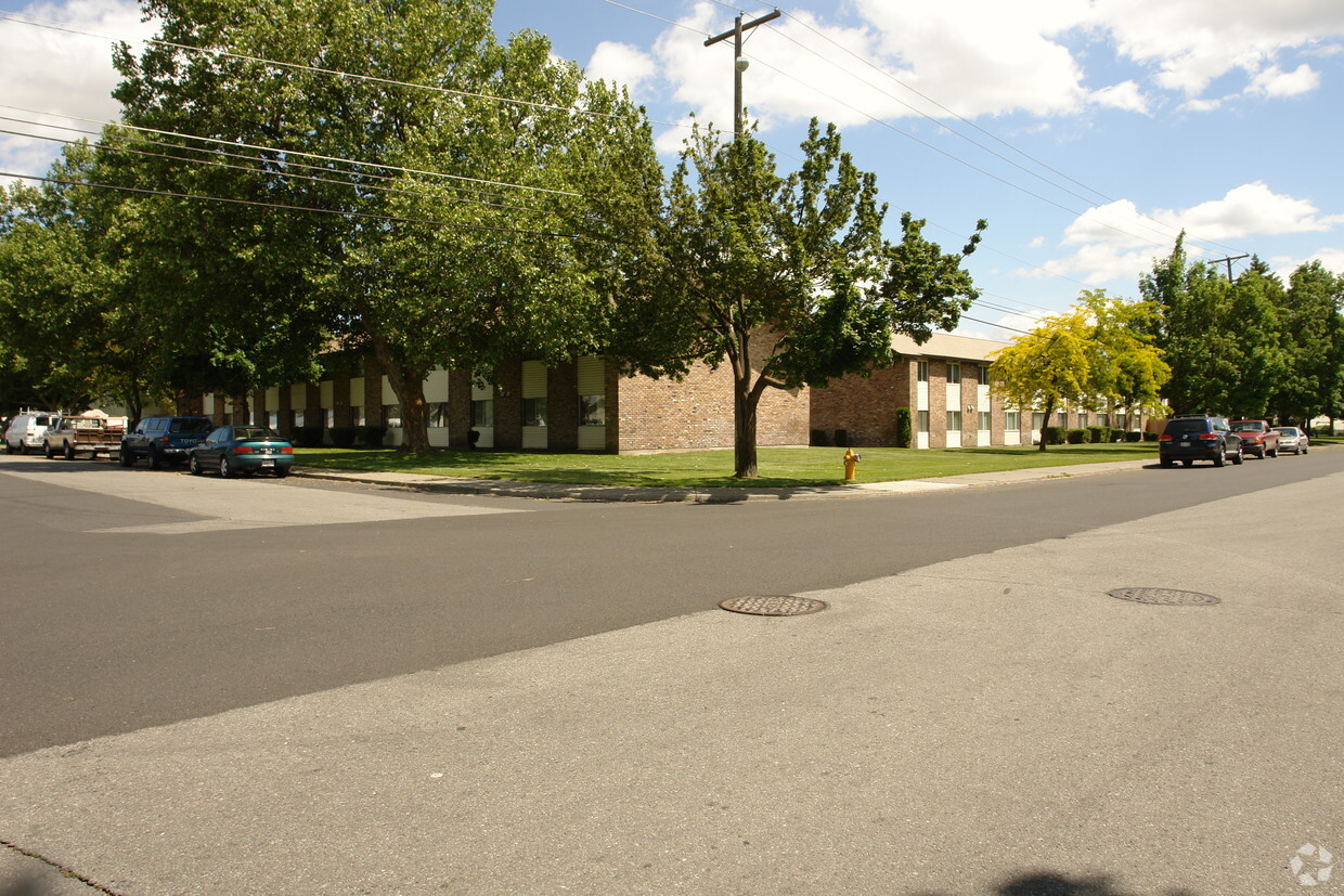 Building Photo - Regal Arms