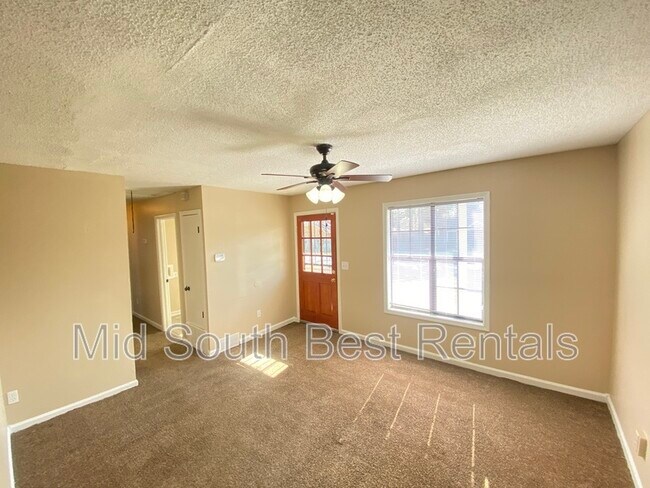 Foto del edificio - 3322 Burgess Dr